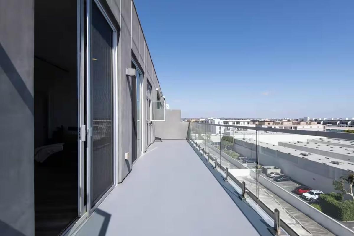 Apartment Spacious 2 Bedroom Penthouse With Patio And Amazing Views In Venice And Marina Del Rey Los Angeles