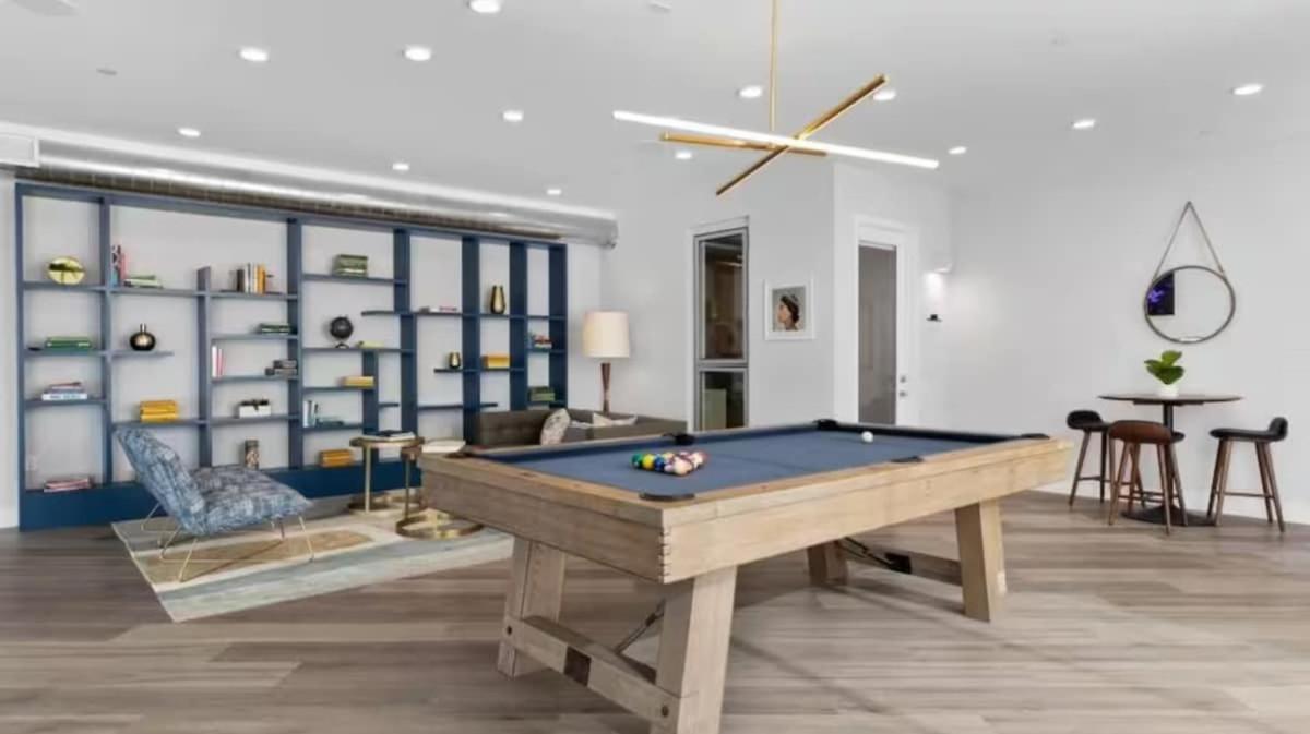 Spacious 2 Bedroom Penthouse With Patio And Amazing Views In Venice And Marina Del Rey Los Angeles