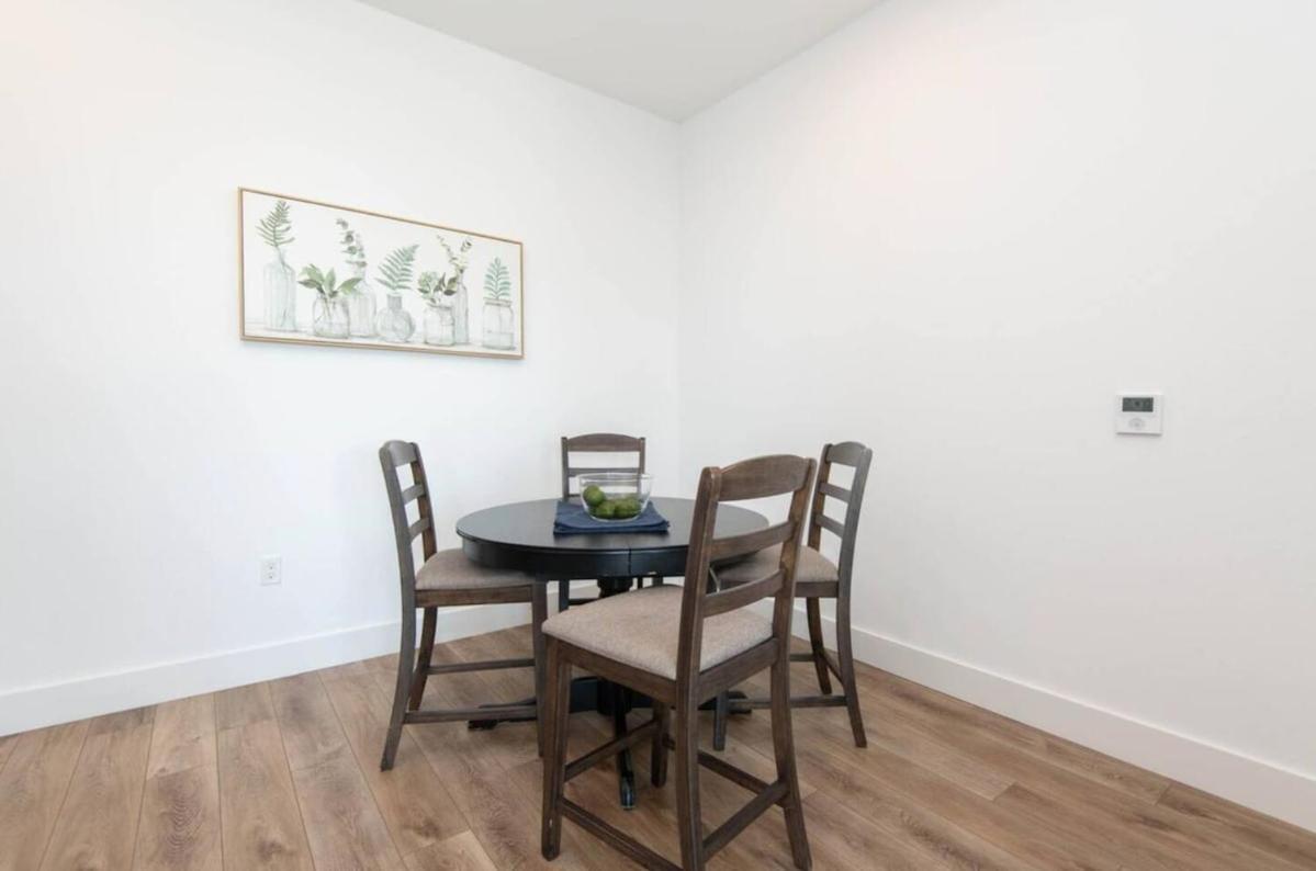 Spacious 2 Bedroom Penthouse With Patio And Amazing Views In Venice And Marina Del Rey
